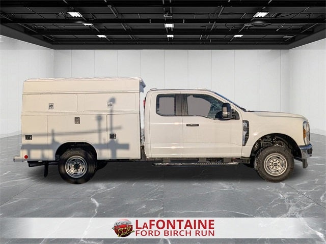 2025 Ford F-250SD XL 8' READING ENCLOSED SERVICE BODY