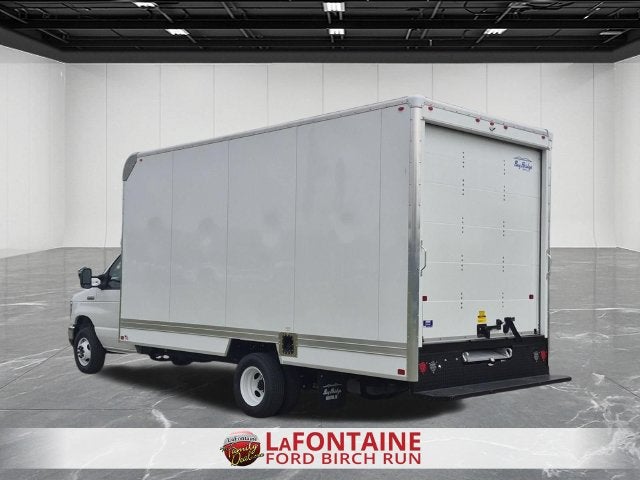 2027 Ford E-450SD Base