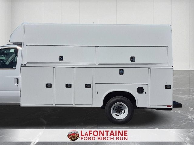 2027 Ford E-450SD Base
