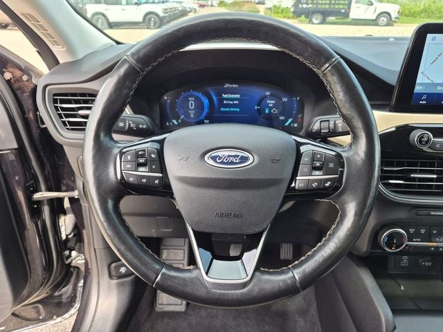 2022 Ford Escape Hybrid Titanium