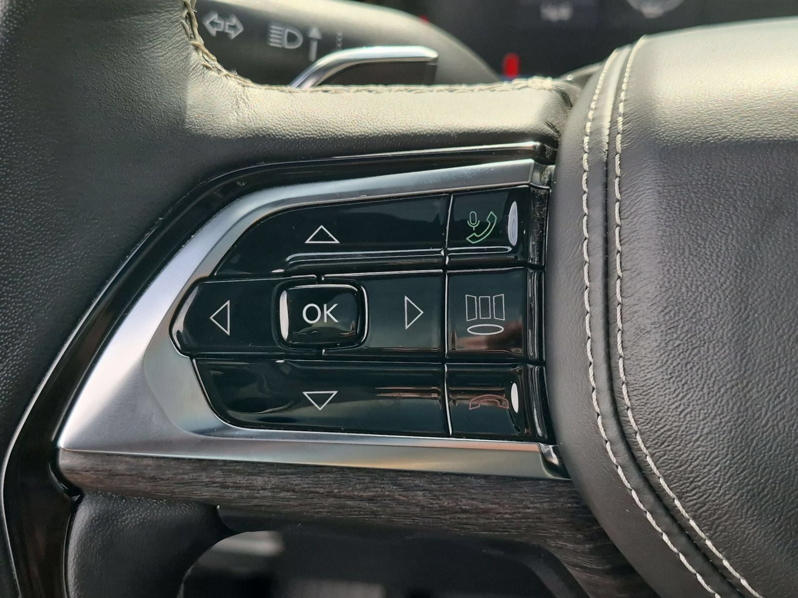 2023 Jeep Grand Cherokee Overland 4X4