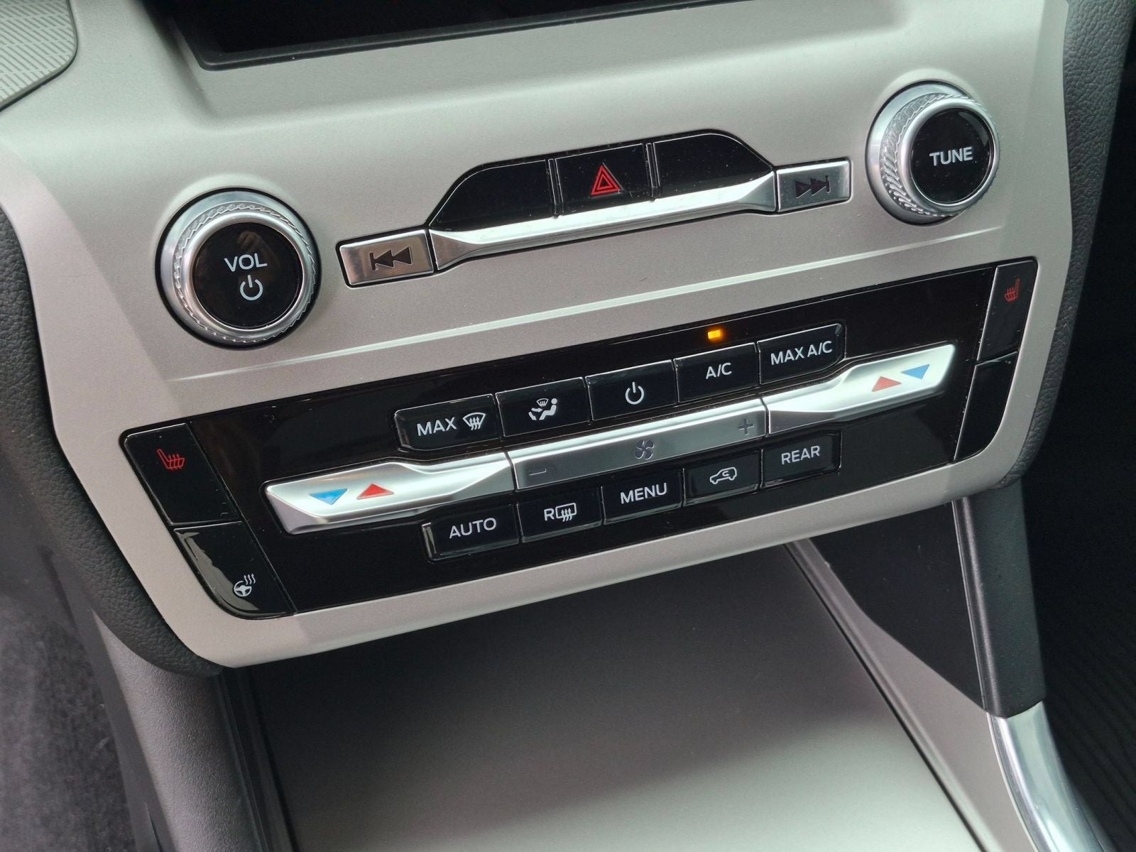 2023 Ford Explorer XLT 4WD