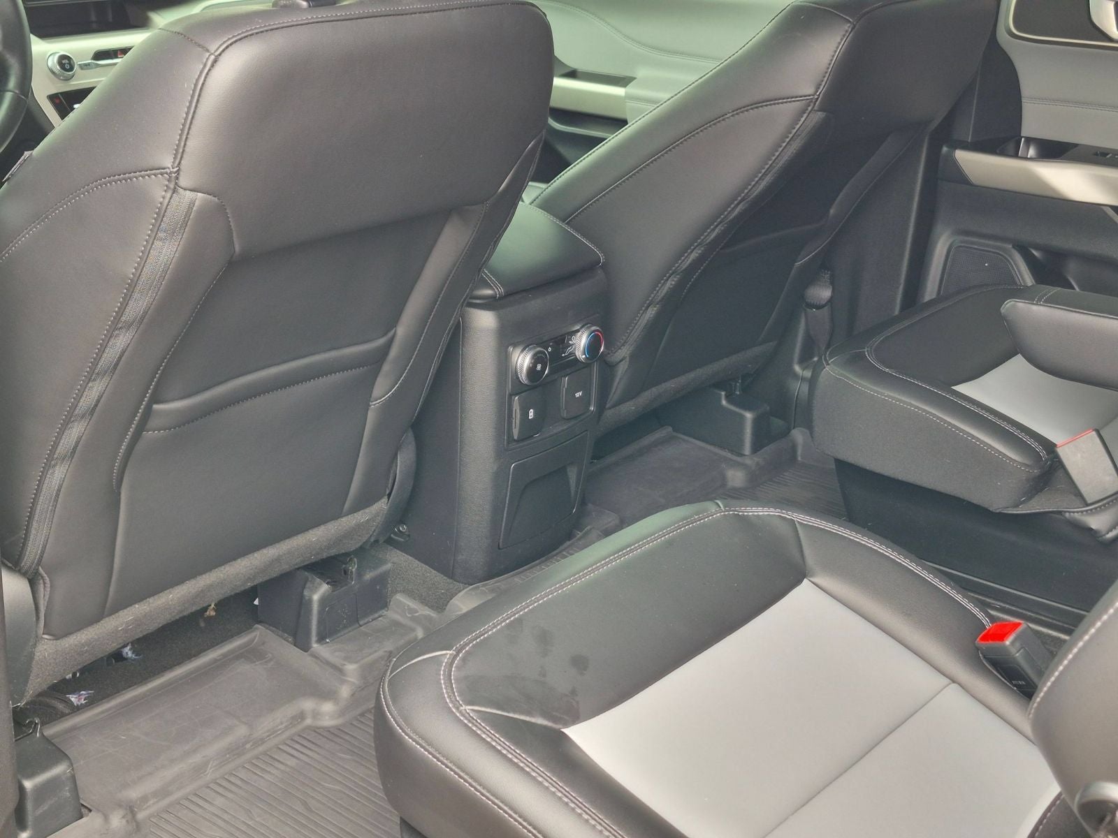 2023 Ford Explorer XLT 4WD