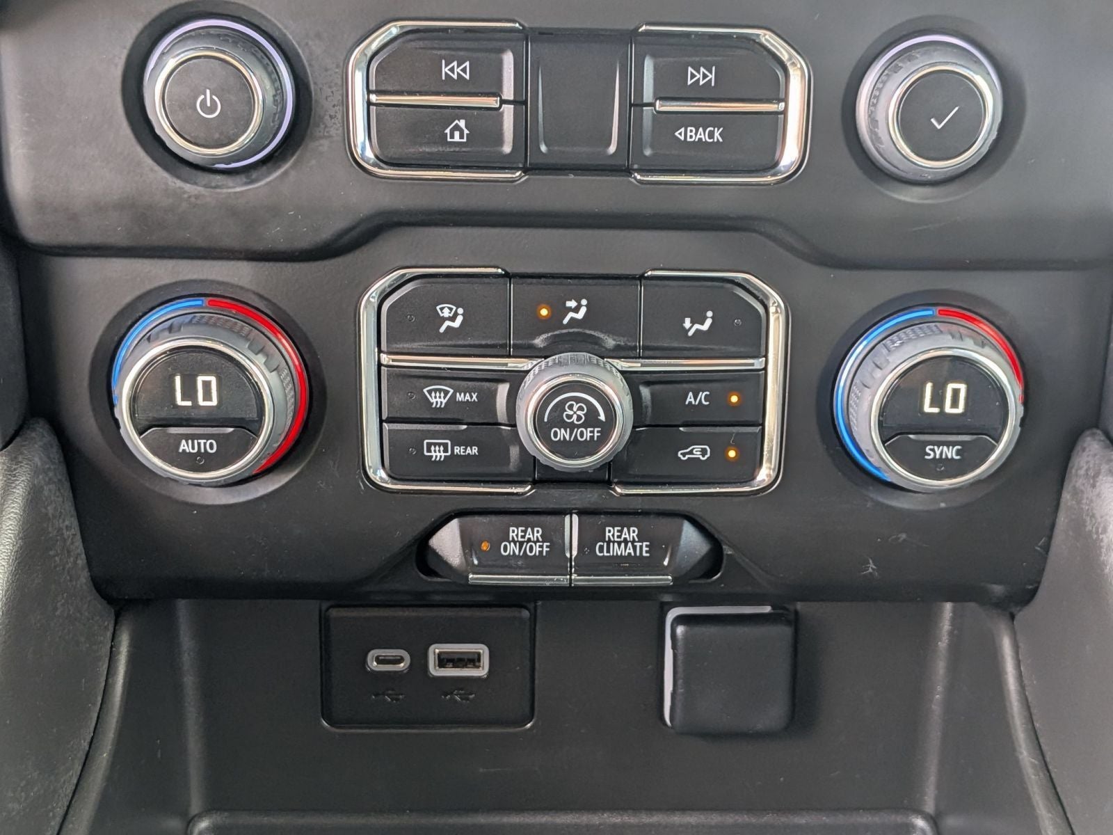 2023 Chevrolet Suburban LS