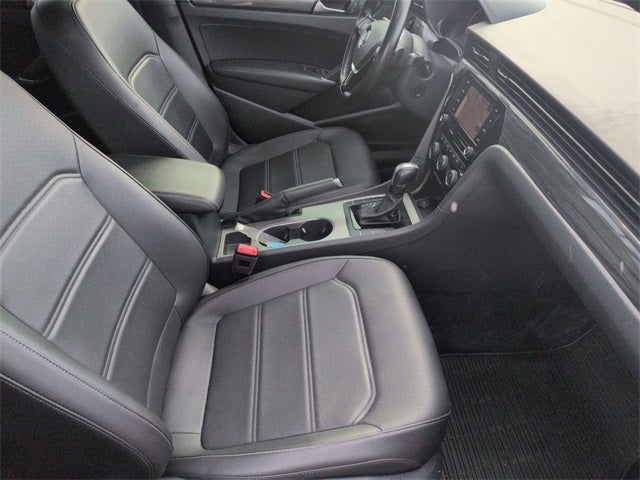 2021 Volkswagen Passat 2.0T R-Line