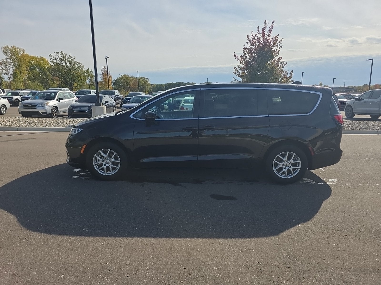2025 Chrysler Pacifica Select