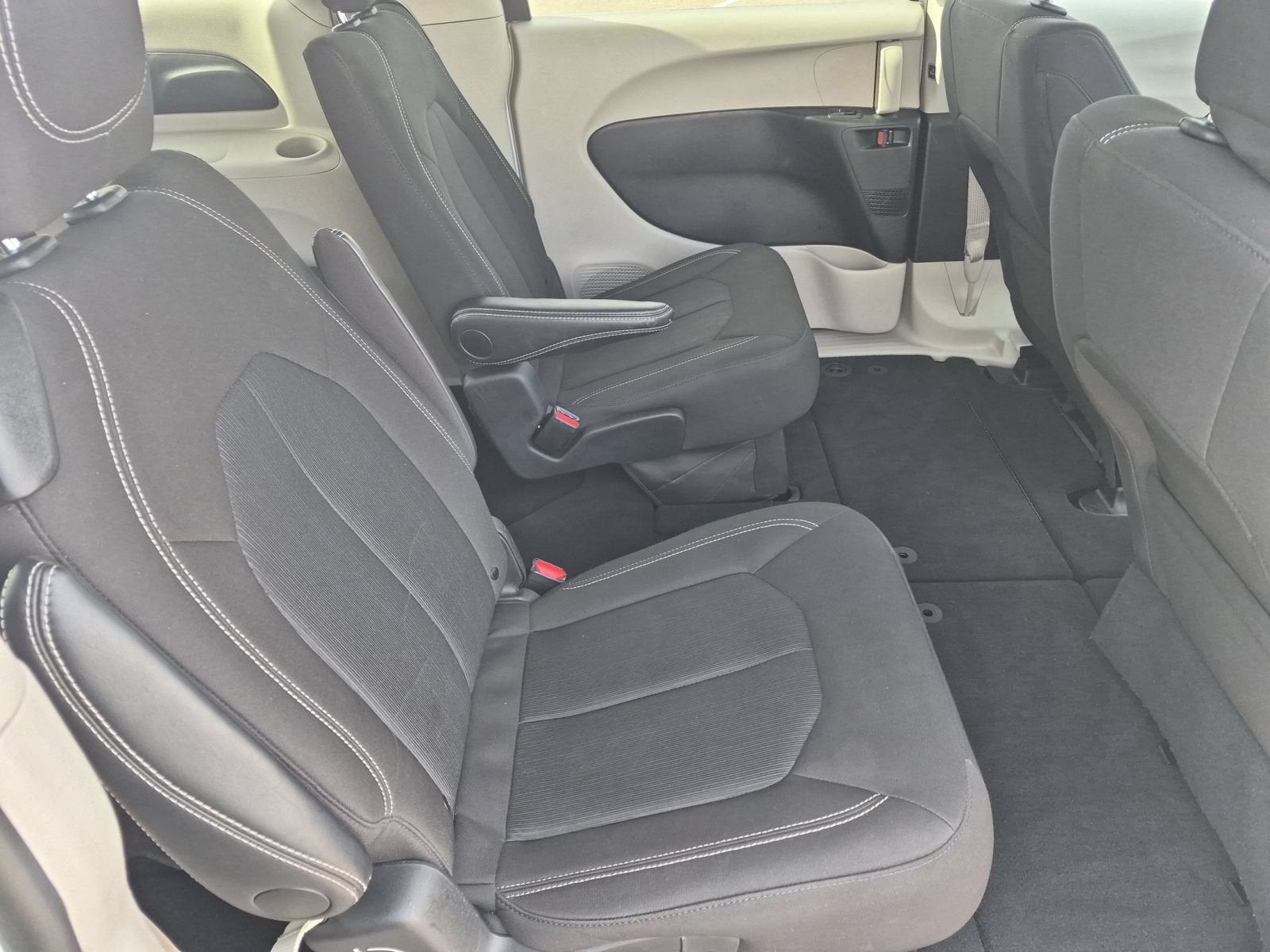 2024 Chrysler Voyager LX
