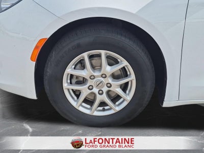 2024 Chrysler Voyager LX
