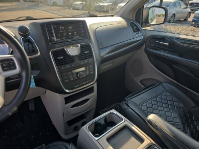 2016 Chrysler Town & Country Touring-L