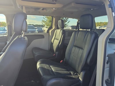2016 Chrysler Town & Country Touring-L