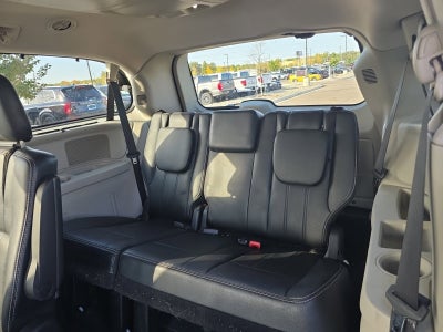 2016 Chrysler Town & Country Touring-L