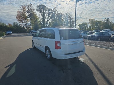 2016 Chrysler Town & Country Touring-L