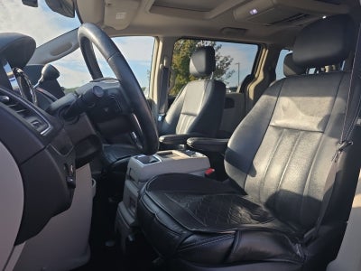 2016 Chrysler Town & Country Touring-L