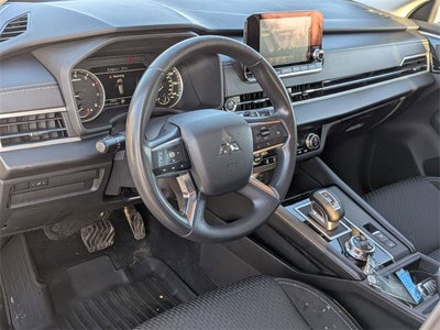 2022 Mitsubishi Outlander ES