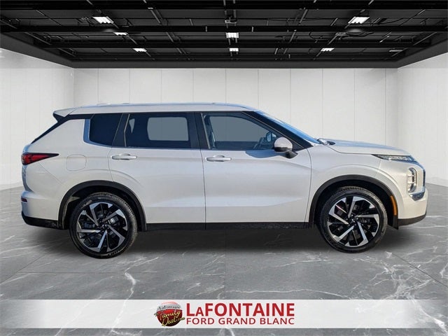 2022 Mitsubishi Outlander ES