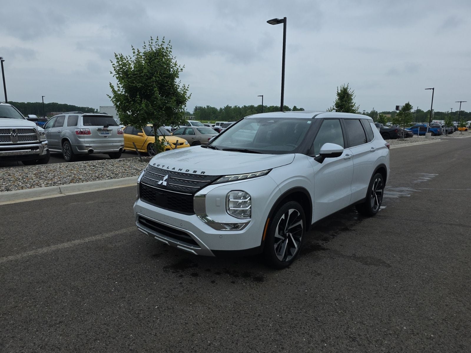 2024 Mitsubishi Outlander SE Black Edition