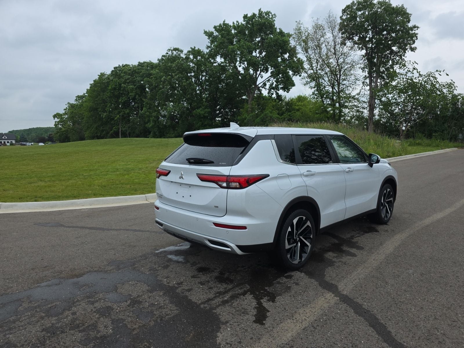 2024 Mitsubishi Outlander SE Black Edition