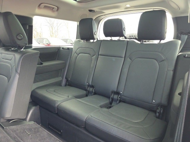 2023 Land Rover Defender 130 SE